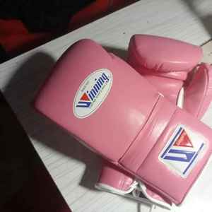 Guantes de Entrenamiento Profesionales de Alto Brillo con Cierre de Muñeca Seguro y Acolchado Absorbente de Impactos para Ejercicio y Fitness - Product Image 4