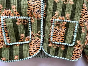 เสื้อโค้ทผ้าทอสไตล์โบโฮสำหรับผู้หญิงแจ็คเก็ตบุนวมพิมพ์ลายเสือพร้อมกระดุมปักลำลองของขวัญวันหยุดฤดูหนาว - Product Image 3