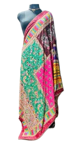 Motif floral moderne ethnique fait à la main imprimé numérique multicolore miroir et coquille travail orné châle en soie Chinon Dupatta - Product Image 2