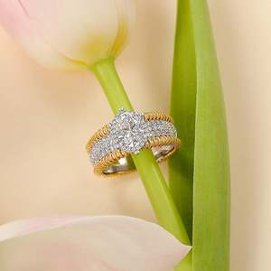 Anillo de Compromiso Jeulia Vintage de Dos Tonos con Corte Ovalado Halo - Plata de Ley con Baño de Oro y Oro Rosa - Product Image 3