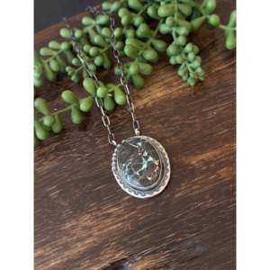 Collier artisanal Navajo en turquoise noire et argent sterling, bijou culturel de collection - Product Image 4