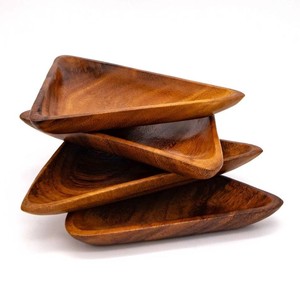 Ensemble d'assiettes de service en bois triangulaire plats en bois d'acacia naturel pour divers repas servant - Product Image 1