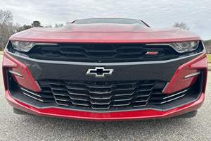 Chevrolet Camaro 2SS Sedán 2019 USADO ~15,500 Millas, Motor V8 Turbo de 6.2 Litros, Neumáticos R20, Interior Oscuro, Color Rojo Granate Tintcoat, Bajo Kilometraje - Product Image 3