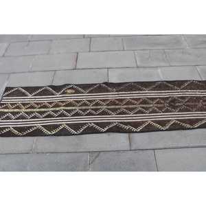 Alfombra Turca Vintage de 1.8x6.3 pies (54x192 cm), Alfombra Kilim Marrón con Bordes Blancos - Product Image 4