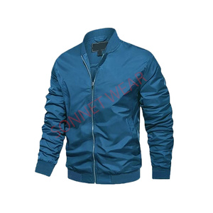Veste décontractée à capuche classique pour hommes à la mode conçue pour les aventures en plein air et des vêtements d'hiver élégants et confortables de tous les jours - Product Image 1