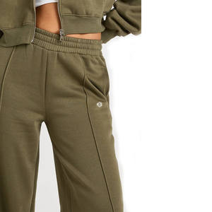 Ensemble de survêtement décontracté pour femmes avec sweat à capuche zippé court et pantalon de survêtement ample à taille élastique pour la vente en gros - Product Image 3