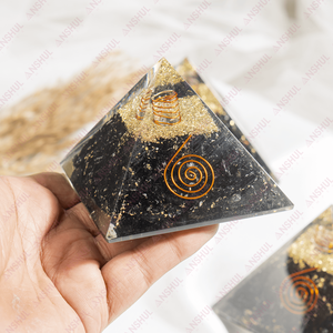 Pyramide en Orgone de Tourmaline Noire avec Pointe de Cristal pour la Guérison, la Méditation et la Décoration - Vente en Gros - Product Image 3