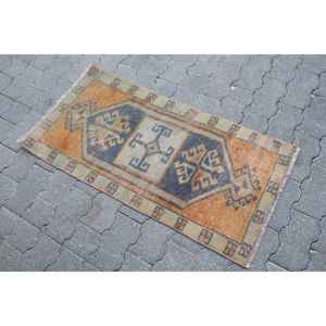 Tapis vintage 1,6x3,4 pieds, petit tapis turc, tapis Ikat orange et bleu - Product Image 2