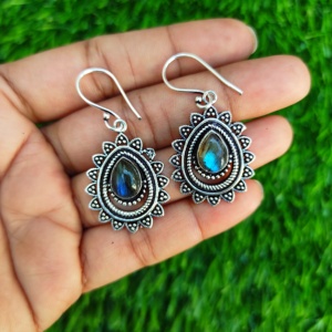 Boucles d'oreilles pendantes bohèmes en laiton plaqué argent pour femmes Fantaisie Fashion Labradorite Gemstone pour les fêtes et les Offres Spéciales de fiançailles! - Product Image 1
