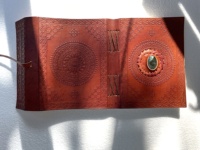 Journal en cuir artisanal vintage à couverture rigide, reliure à feuilles mobiles, gravure mandala, fermeture en pierre de labradorite - pour écrivains et artistes