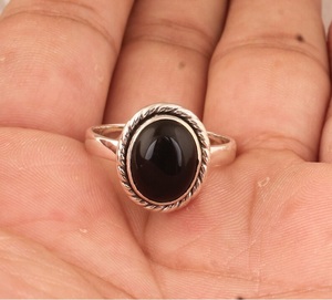 Bague en pierre précieuse ovale Onyx noir 925 en argent Sterling fait à la main bague en pierre lisse Valentine bijoux cadeau pour elle - Product Image 3
