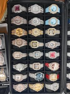 Reloj de lujo con moissanita totalmente engastada en tono plateado pulido, diseñado para un estilo audaz, elegante y moderno de joyería hip hop. - Product Image 5