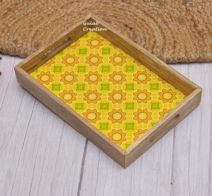 Plateau de service carré en bois MDF avec impression numérique jaune Plateau imprimé décoratif pour thé, collations, petit déjeuner, décoration de table à la maison - Product Image 2