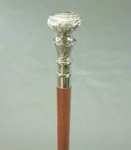 Bâton de marche antique de style Viking avec poignée en aluminium design Bâton en bois Matériau Construction métallique - Product Image 1