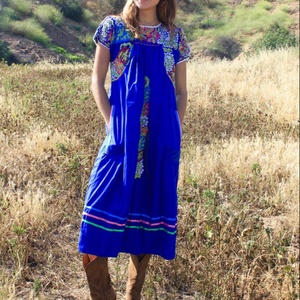 Vestido de Algodón Azul Rey, Estilo Moderno, Talla XL, Bordado a Mano, Silueta en A, Largo 3/4, con Lazo, Marca SRJ EXPORTS - Product Image 1