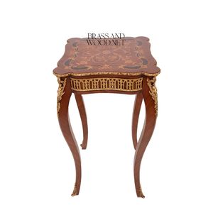 Mesa Auxiliar Cuadrada de Lujo con Incrustaciones Florales y Delicado Faldón de Latón Dorado para Decoración Clásica de Esquinas del Hogar - Product Image 1