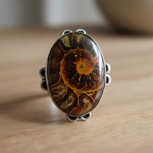 แหวนอัมโมไนต์พลอยแท้ งานแฮนด์เมด ชุบเงินแท้ สไตล์วินเทจ - Product Image 4