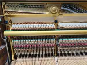 Piano Vertical Clásico Yamaha W101 de Japón, Usado, Marrón, Acústico, Profesional, 88 Teclas, Instrumento de Segunda Mano - Product Image 4