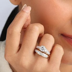 แหวนทองคำขาว 14K ประดับเพชรทรงกลม 3 กะรัต เพาะเลี้ยงในห้องปฏิบัติการ ชุดแหวนแต่งงานแบบฝังเพชรสำหรับงานหมั้นและงานแต่งงาน - Product Image 3