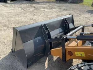 2023 para retroexcavadora 575SV limpia nueva con componentes básicos Motor de bomba Motor FPT 70 kW de alta eficiencia a la venta - Product Image 4