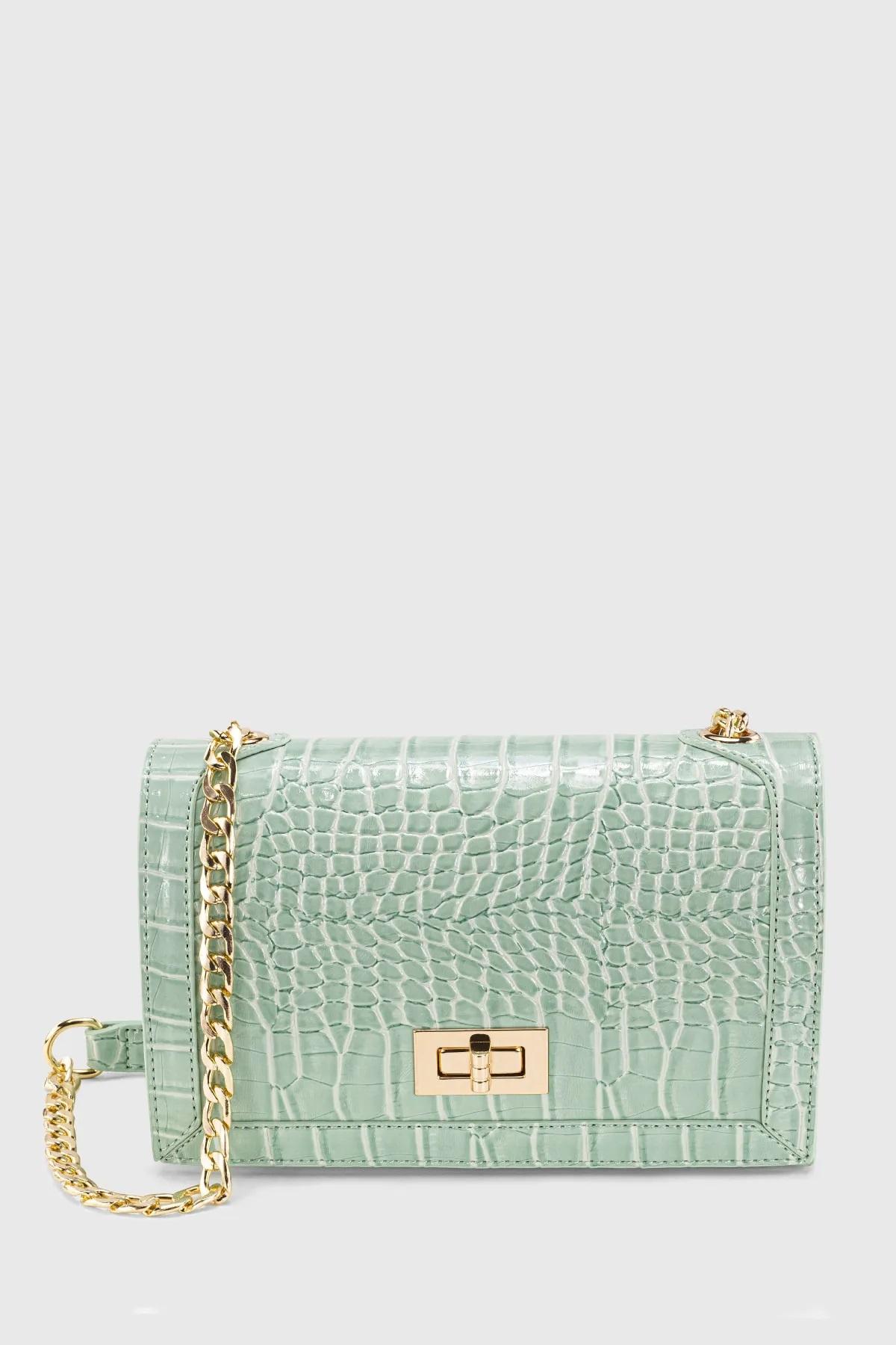 สีเขียวอ่อน