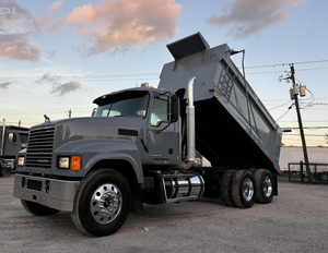 Camión Usado MackS Pinnacle CHU613 Day Cab 2014 de Alto Rendimiento - Transmisión Manual de 10 Velocidades, Listo para Enviar - Product Image 3