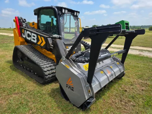 รถตักล้อยาง JCB 3TS-8T มือสองสภาพดี พร้อมบูมยืดไสลด์ได้, บุ้งกี๋ดินรุ่น DB84 และเครื่องบดไม้ FAE - Product Image 3