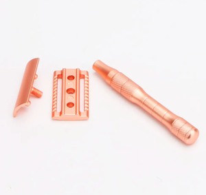 เครื่องโกนหนวดไฟฟ้าแบบโรสโกลด์ใบมีดสองด้านพร้อมด้ามจับทองเหลืองสำหรับกำจัดขนผง - Product Image 2