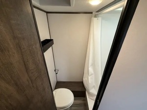 Remolque R-i-v-e-r-s-i-d-e R-v I-n-t-r-e-p-i-d 1-6-5 usado del 2022, listo para la venta - Product Image 6