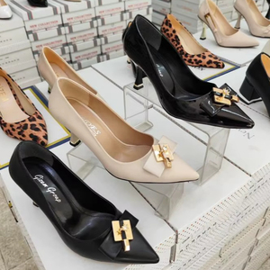 Zapatos de Tacón de Aguja Clásicos de 9 cm para Mujer, Punta Puntiaguda, Decoración de Diamantes de Imitación, CUERO PATENTADO BURGUNDIA, 36-40, Hechos en Turquía - Product Image 1