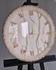 RELOJ DE PARED DE RESINA DE HERRAMIENTAS CON Reloj de pared de diseño artístico único hecho a mano Arte de resina de La India - Product Image 4