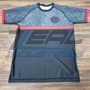 MMA เสื้อแรชการ์ดพิมพ์ซับลิเมชันกำหนดเอง240ป้องกันอัลทวอยเลต์ GSM การบีบอัดการต่อสู้แบบผดผื่น BJJ ผลิตในปากีสถาน - Product Image 1