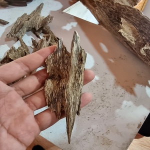 High Quality a Guide to Identifying <b>Agarwood</b> Wood Material - Product Image 4