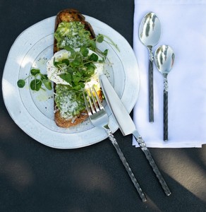 Ensembles de couverts à poignée noire à cou torsadé en métal de vente chaude pour l'utilisation de mariage d'hôtel de restaurant - Product Image 5