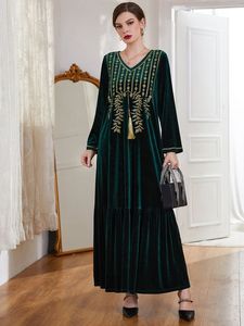 Magnifique robe éblouissante de longueur de plancher ornée de superbes perles de verre de cristal, DABKA pour le travail de fête @ 2022 - Product Image 2