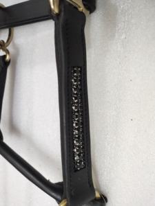 Harnais en cuir Adeefa Enterprise, noir, avec cristaux et rembourrage noir pour chevaux, avec ferrures en laiton, pour chevaux. - Product Image 5