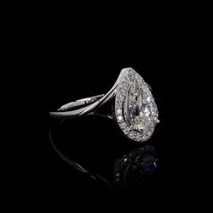 แหวนหมั้นเพชรสำหรับผู้หญิง1.80 CT Lab ขนาด14K สีทองคำขาวเครื่องประดับงานแต่งงานแบบยั่งยืน - Product Image 2