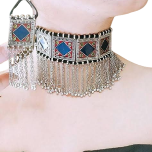 Collier vintage tribal Kuchi, un collier traditionnel pour femmes, c'est un collier volumineux et spectaculaire avec des composants inhabituels - Product Image 2