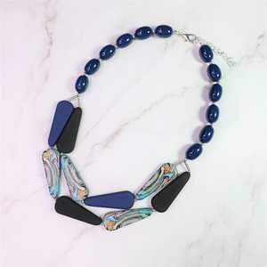 Collier personnalisé de luxe fabriqué à la main en résine pour les femmes très poli belle mode avec perle perles de meilleure qualité directement en Inde - Product Image 4