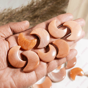 Pierres de guérison en aventurine rouge sculptées en forme de lune, best-sellers en gros, pour la méditation et la décoration - Product Image 1