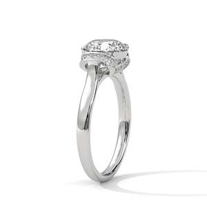 Bague de fiançailles solitaire en or massif avec diamant de laboratoire rond 2 carats et diamants latéraux, clarté VVS – Bague unique en diamant de laboratoire - Product Image 4