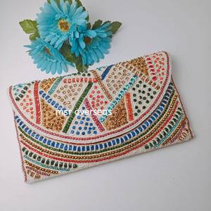 Beau sac à main perlé pour femmes pochette à main pour soirée disponible au meilleur prix Vente en gros - Product Image 4