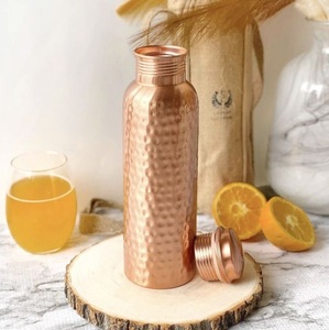 Bouteille d'eau en cuivre pur écologique avec couleur/logo/taille personnalisable Grande capacité Style américain pour la détoxification et l'hydratation - Product Image 1