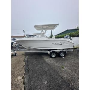 Bateau de travail et de divertissement Robalo R200 2025, coque en fibre de verre, acier et aluminium, pour transport, patrouille, utilisation comme remorqueur rapide - Product Image 2