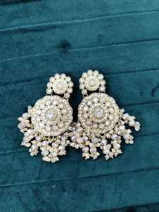 Ensembles de bijoux de fête élégants faits à la main ensemble de boucles d'oreilles en alliage de zinc léger pour vêtements de mariage traditionnels à la mode et élégant - Product Image 3