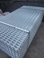 Grille de sol antidérapante Mentis Grating Rectagrid RS40, conçue et fabriquée