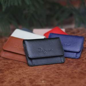 Meilleur produit Portefeuille Simplicité moderne Portefeuille minimaliste en cuir souple avec signature en relief par Djoen Cuir d'Indonésie - Product Image 6