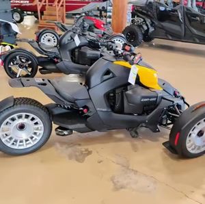NOUVEAU ORIGINAL 2025 Can-Am Spyder RT Sea-To-Sky - Product Image 2