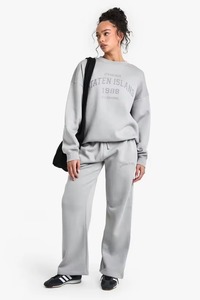 Vente en gros de sweatshirts et sweats à capuche d'hiver à col montant de couleur personnalisée pour femmes avec badge imprimé et logo personnalisé - Product Image 2