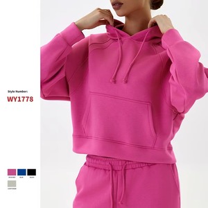 Sweat à capuche chaud pour femme avec intérieur en polaire Parfait pour les tenues quotidiennes de la saison hivernale et le style décontracté et confortable - Product Image 3